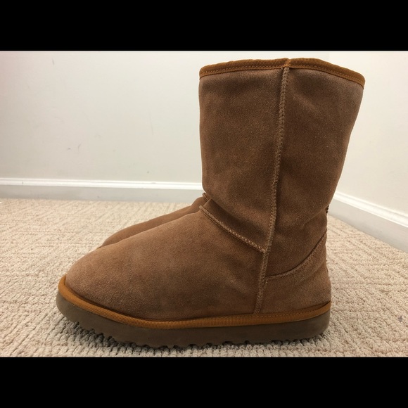 UGG Shoes - Ugg Brown classic mid sz 9